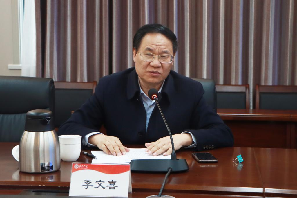 20240327365官网召开本科教育教学审核评估评建办专班工作会议 (3).jpg