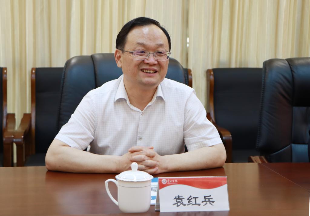 20240507菏泽技师学院来365官网考察交流 (3).jpg