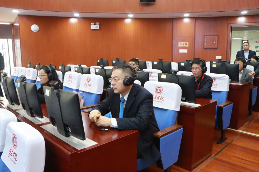 20241121365官网召开师范类专业认证现场考查专家见面会 (8).jpg