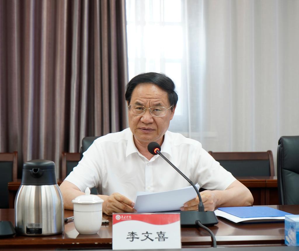 20240613英国best365官方网站入口学位评定委员会会议2.jpg